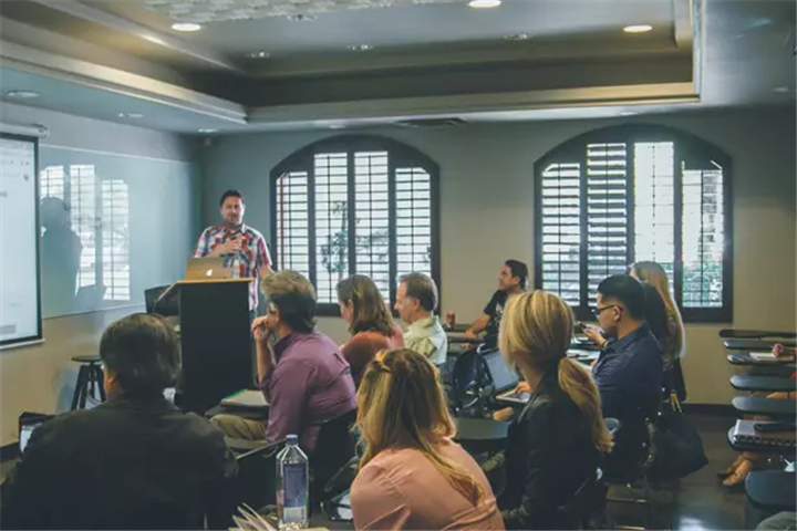 教育行业通过社群高效转化，掌握线上线下多种拉新方法