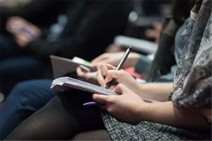 如何利用私域流量来做运营。