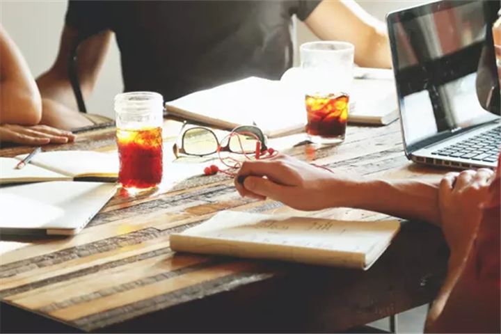 产品该保持原样,还是去更新,要根据几点去分析