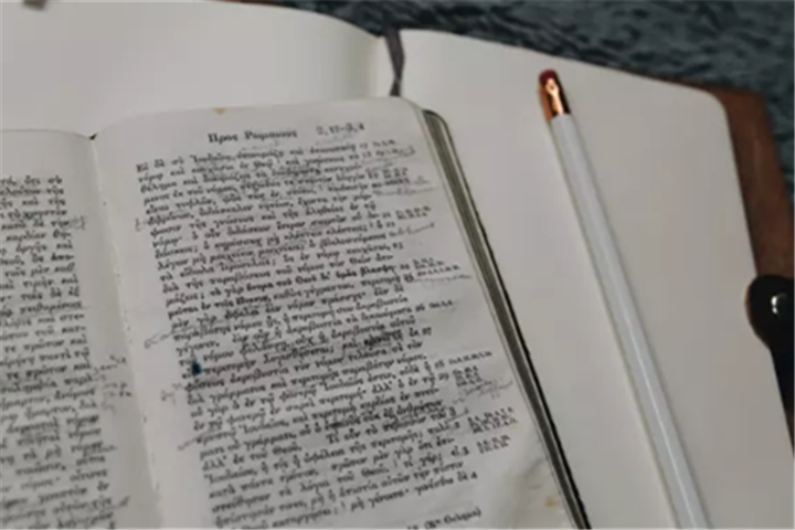 通过拆解十几家公司的转介绍引流体系，深度剖析转介绍的本质逻辑和运营方法。