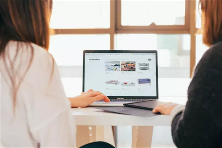 使用最经典的增长思路AARRR模型，以提高产品增长和转化