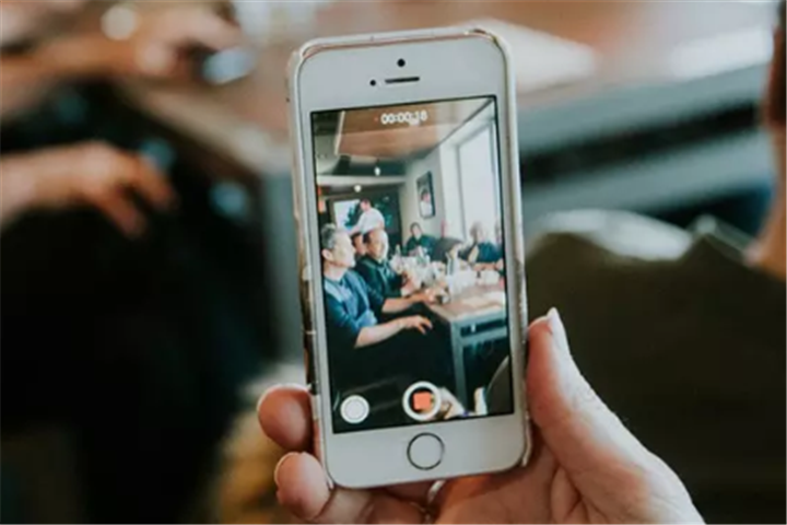 以美颜相机为案例，分析用户增长。